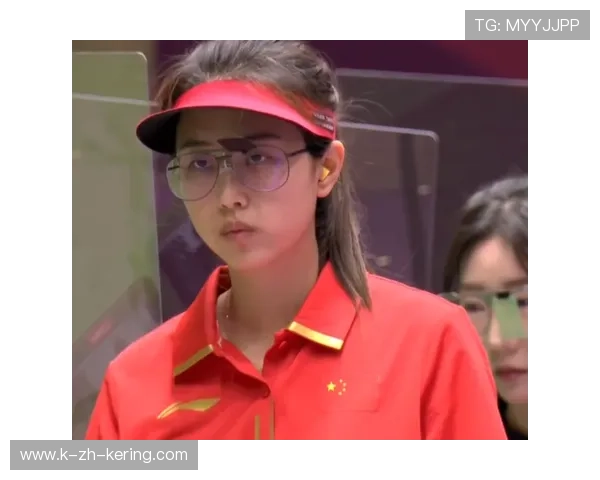 俱乐部社媒发布球员家中训练短片,粉丝热评连连